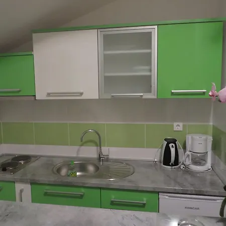 Petar * フヴァル